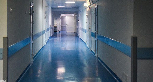 Больничный коридор.  Фото Елены Синеок, Юга.ру