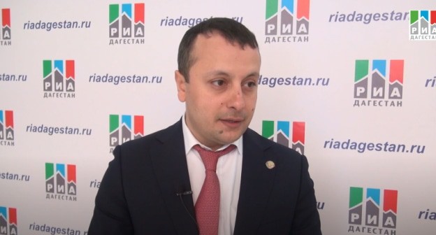 Фуад Шахиев. Фото: скриншот видео
РИА Дагестан, https://www.youtube.com/watch?v=FaEplzXc1to&feature=emb_logo  