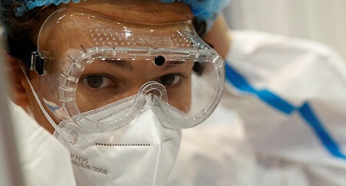 Медицинский работник. Фото: 
 REUTERS/Christian Hartmann