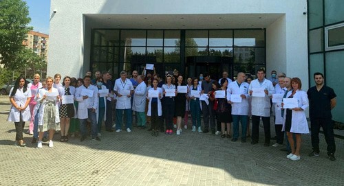 Акция "Врачи в белых халатах" в Грузии. Фото страницы Медицинскйо ассоциации Грузии в FB https://www.facebook.com/620467598036982/photos/rpp.620467598036982/3095733540510363/?type=3&theater
