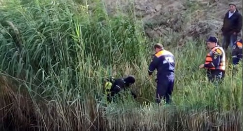 Поисковые работы на реке Сулак вблизи границы Буйнакского и Кизилюртовского районов Дагестана. Кадр видео РГВК "Дагестан" https://www.youtube.com/watch?v=zjNqAfF7XOw&feature=emb_logo
 