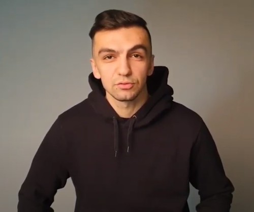 Батраз Засеев. Стопкадр из видео на Youtube-канале «Batia Zaseev». https://www.youtube.com/watch?v=YktaXO2fQD0.