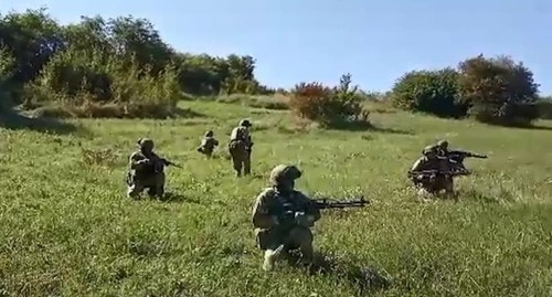 Силовики на спецоперации. Фото: пресс-служба НАК, http://nac.gov.ru/kontrterroristicheskie-operacii/v-ingushetii-na-territorii-provedeniya-kto-0.html#&gid=1&pid=2