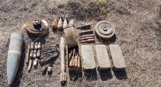 Снаряд, мина, унифицированная дымовая шашка, гранаты и патроны к стрелковому оружию различного калибра. Фото: Пресс-служба Северо-Кавказского округа войск национальной гвардии Российской Федерации
