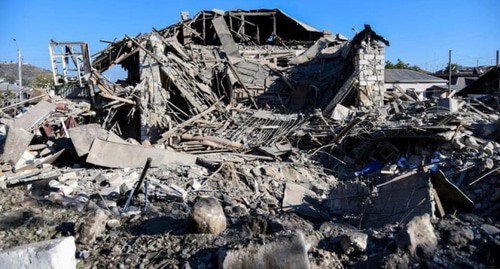 Разрушенный при обстреле дом в Нагорном Карабахе. Фото: инфоцентр Нагорного Карабаха.