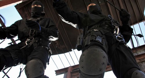 Сотрудник Росгвардии. Фото Кузьмин Виталий Владимирович https://commons.wikimedia.org/wiki/Category:Special_Rapid_Response_Unit 