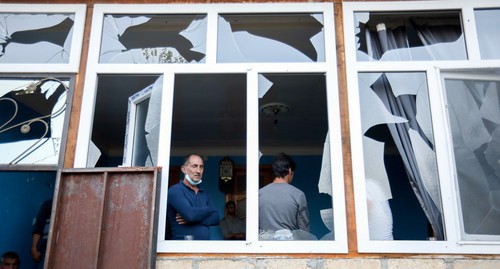Поврежденный обстрелом дом. 27 октября 2020 г. Фото Азиза Каримова для "Кавказского узла"
