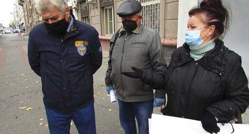 Общение главы областного совета с дачниками. Волгоград, 6 ноября 2020 г. Фото Вячеслава Ященко для "Кавказского узла"