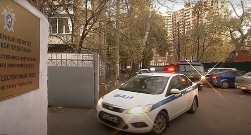 Задержанный  доставляется в СК по Воронежскому гарнизону. Кадр видео 
Новости на Первом Канале https://www.youtube.com/watch?v=4SHSH5ya8rY&feature=emb_logo
  