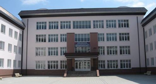 Средняя общеобразовательная школа №32» г.о. Нальчик
Кабардино-Балкарской Республики. Фото: http://shcool32kbr.narod.ru/doklad.files/image002.jpg