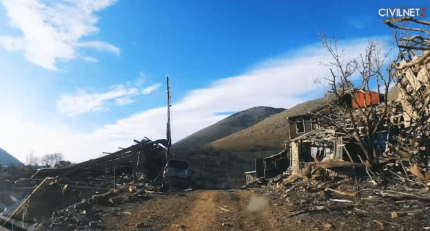 Село Хцаберд (азербайджанское название - Чайлаккала). Конец ноября 2020 года. Стоп-кадр видео https://www.facebook.com/CivilNet.TV/videos/1783518675130602