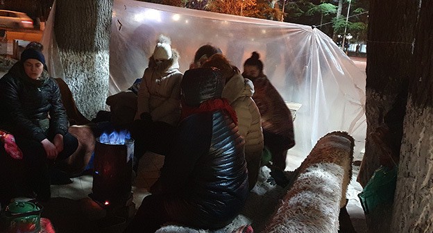 Акция протеста на Театральной площади Цхинвала. 15 декабря 2020 г. Фото Анны Джиоевой для "Кавказского узла"
