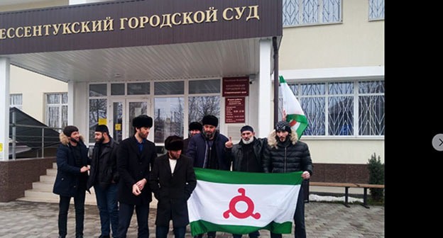 Ингушские активисты поддержали земляков у суда в Ессентуках. 22 декабря 2020 года. Скриншот https://www.facebook.com/photo/?fbid=862883681143833&set=a.145720772860131