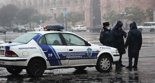 Сотрудники полиции во время акции протеста. Ереван, 23 декабря 2020 года. Фото Тиграна Петросяна для "Кавказского узла"