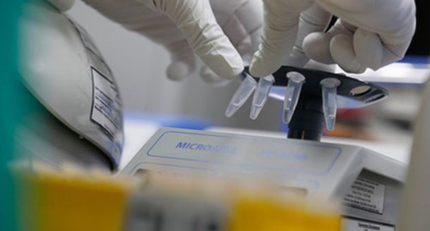 Тест на коронавирус. Фото: REUTERS/Anton Vaganov