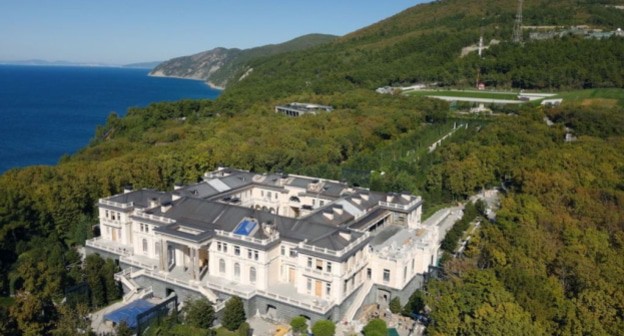 стоп-кадр видео канала Алексея Навального https://www.youtube.com/watch?v=ipAnwilMncI