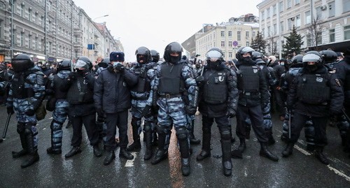Сотрудники силовых структур на акции протеста в Москве. 31 января 2121 года, фото Reuters/
EVGENIA NOVOZHENINA
