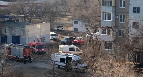 Эвакуация 30 жильцов дома в Волжском. Фото пресс-службы ГУ МВД по Волгоградской области Эвакуация 30 жильцов дома в Волжском. Фото пресс-службы ГУ МВД по Волгоградской области
