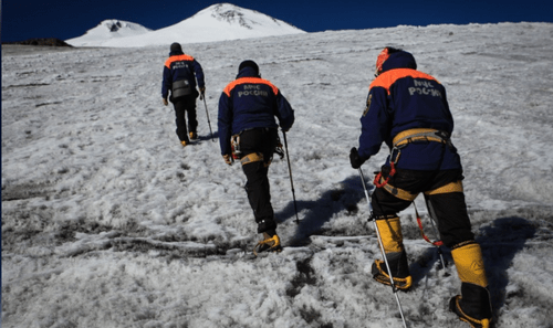 Поисково-спасательные работы в горах Эльбруса. Фото ГУ МЧС по Кабардино-Балкарии. https://07.mchs.gov.ru/deyatelnost/press-centr/operativnaya-informaciya/4400956