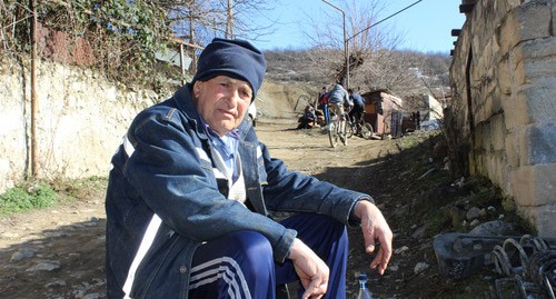 Житель села Мхитарашен в Аскеранском районе Нагорного Карабаха. Фото Алвард Григорян для "Кавказского узла"