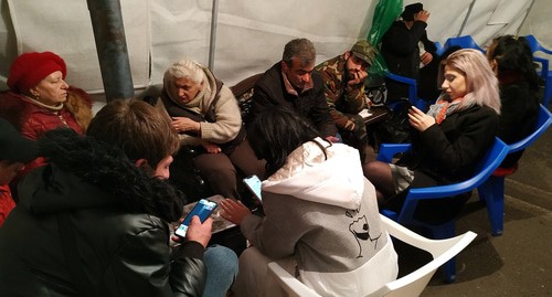 Протестующие в палатке у здания парламента, 15 марта 2021 года. Фото Тиграна Петросяна для "Кавказского узла"