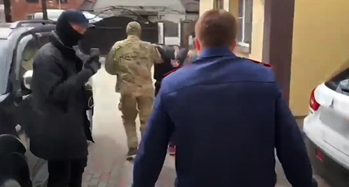 Задержании членов радикальной группировки в Геленджике. 19 марта 2021 г. Фото: скриншот видео Следственный комитет Российской Федерации https://www.youtube.com/watch?v=GDaUz4XpoDw
