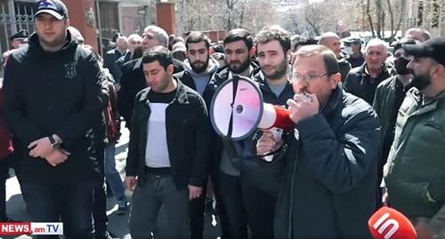 Участники акции протеста. Ереван, 29 марта 2021 года. Фото: скриншот видео "News.am" https://news.am/rus/news/636250.html