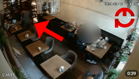 Стоп-кадр видео конфликта между министром Акопом Аршакяном (стоит в верхнем правом углу) и журналистом Пайлаком Фахрадяном (сидит в верхнем правом углу), https://t.me/s/armvoice