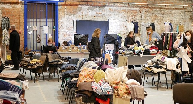 Благотворительная барахолка в Сахаровском центре. Фото Екатерины Деминой предоставлены "Кавказскому узлу" Сахаровским центром.