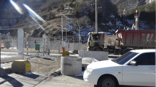 КПП "Верхний Ларс". Фото пресс-службы ГУ МЧС по Северной Осетии. https://15.mchs.gov.ru/deyatelnost/press-centr/operativnaya-informaciya/4438441