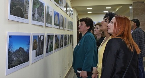Посетители выставки. Фото Алвард Григорян для "Кавказского узла"