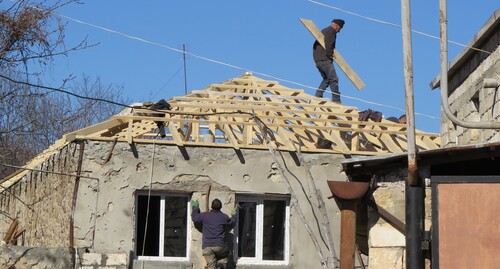 Ремонт дома после обстрелов осенью 2020 года в селе Тагавард, Нагоный Карабах. Фото Алвард Григорян для "Кавказского узла"