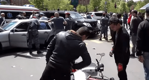 Место ДТП в Ереване. Кадр видео канала a1plus на YouTube