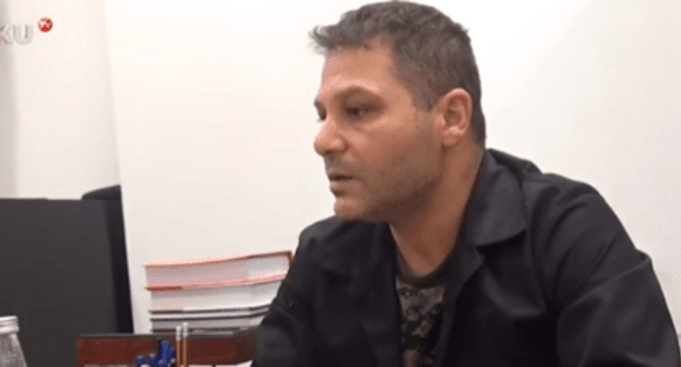 Викен Абрахам Эульджекжиян дает показания. Скриншот видео с YouTube-канала baku.tv от 5 мая 2021 года, https://www.youtube.com/watch?v=r6fJWuLh5o0&t=1s
