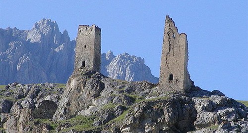 Родовые башни. Северная Осетия. Фото: Ahsartag https://ru.wikipedia.org