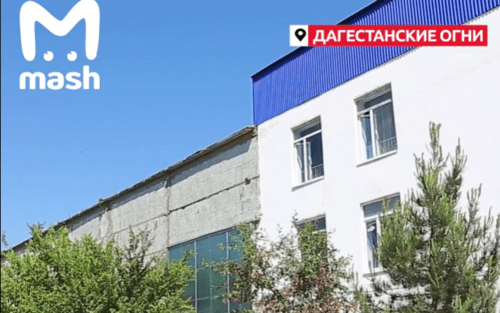 Детский сад и кирпичный завод стоят впритык друг к другу. Стоп-кадр из видеоролика Mash в соцсети "ВКонтакте" от 24 мая, https://vk.com/video-112510789_456272048?list=823e858a03350524a7