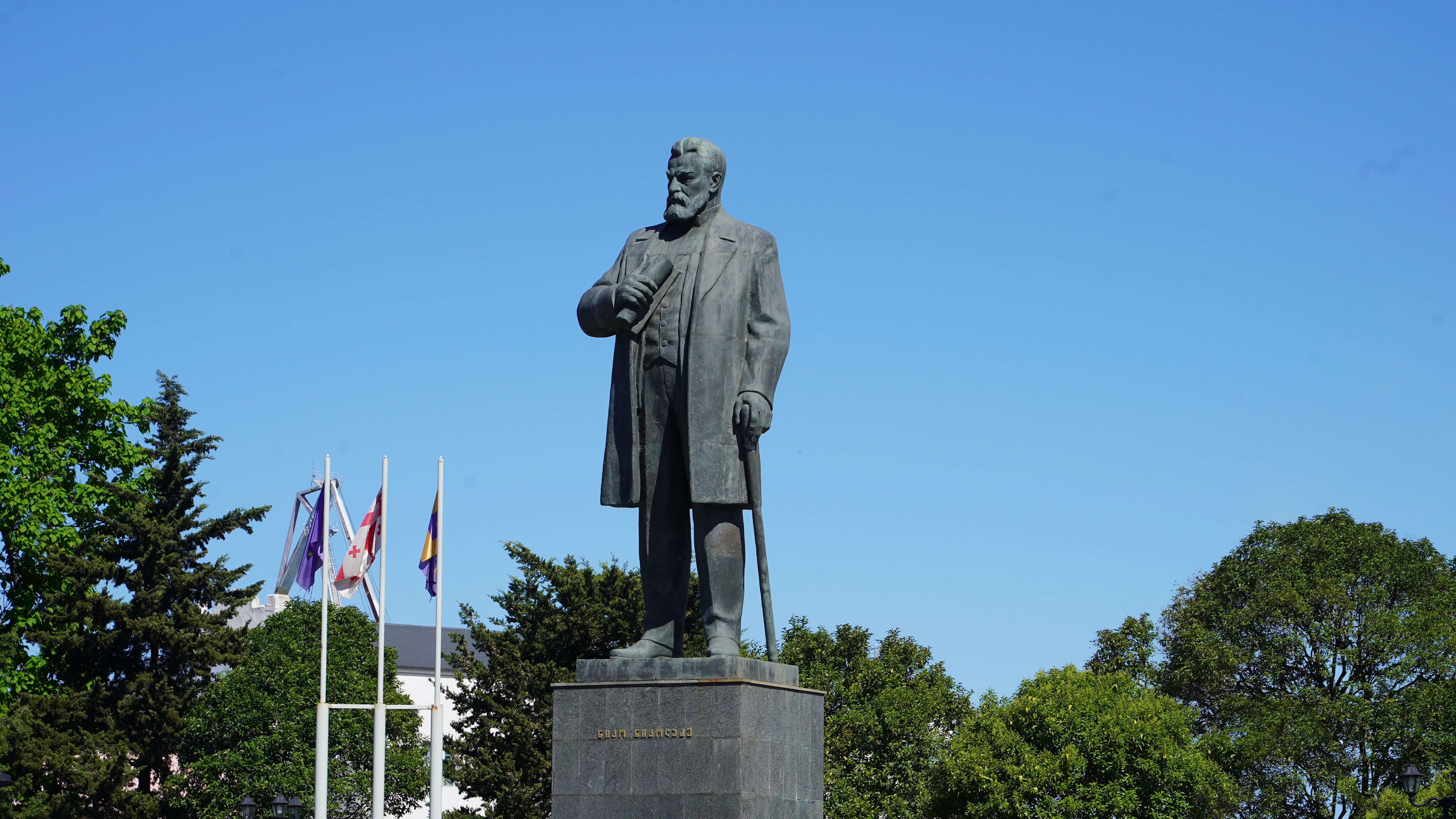 Памятник Нико Николадзе. Фото: Давид Пипиа, JAMnews