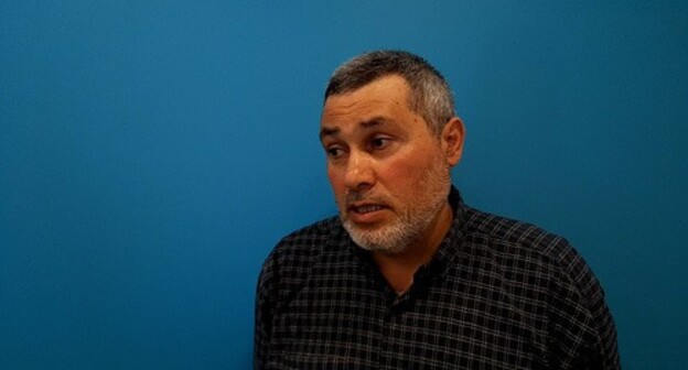 Координатор штаба Алексея Навального в Махачкале Эдуард Атаев. Стоп-кадр из видео «Кавказского узла» «Штаб Навального появился в Дагестане вопреки угрозам» https://www.kavkaz-uzel.eu/videos/6658