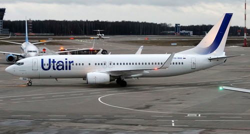 Борт авиакомпания Utair. Фото 
UTair, VQ-BQQ, Boeing 737-8GU
Анна Зверева https://commons.wikimedia.org/wiki/Category:UTair_Aviation#/media/File:UTair,_VQ-BQQ,_Boeing_737-8GU_(37993027815)_(2).jpg