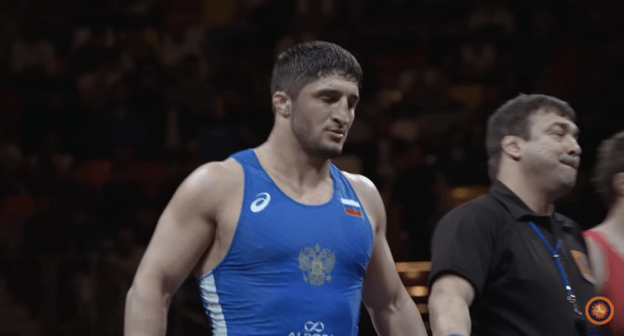 Абдулрашид Садулаев. Стоп-кадр видео https://www.youtube.com/watch?v=yfeJEn4dxwA&t=50s