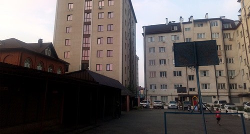 Двор, где планируется строительство многоэтажного здания. Фото Людмилы маратовой для "Кавказского узла"