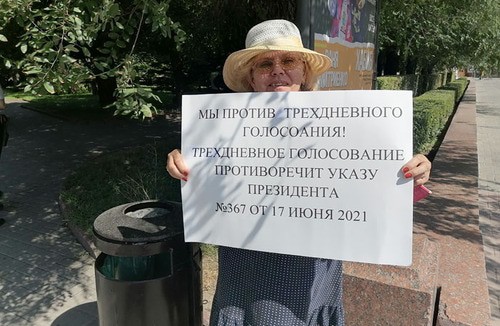 Участница пикета в Волгограде. Фото: Татьяны Филимоновой для "Кавказского узла".