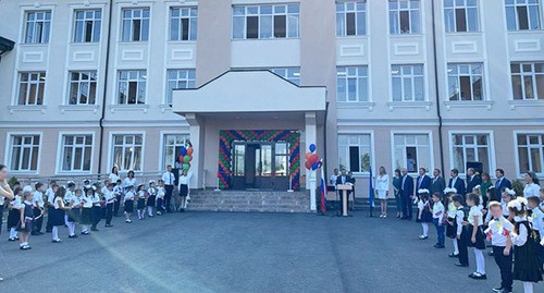 Открытие новой школы в Солдатской. Фото предоставлено Аминой Вороковой