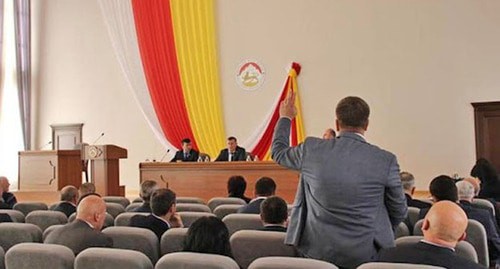 Заседание парламента Южной Осетии. Фото: официальный сайт http://www.parliamentrso.org