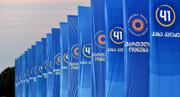 Партийная символика "Грузинской мечты" в Тбилиси. Фото: пресс-служба партии (facebook.com/GeorgianDreamOfficial)