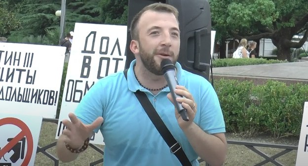  Вахтанг Езугбая. Кадр видео 
Вадим Свидин  https://www.youtube.com/watch?v=qUK5hw77PFY&t=6s 