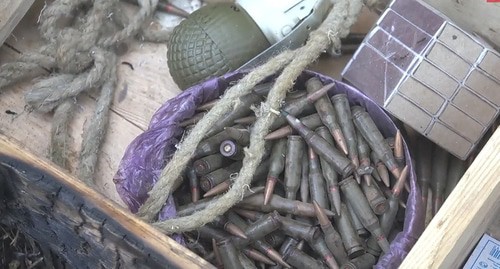 Боеприпасы, обнаруженные на месте проведения КТО силовиками в лесу неподалеку от села Талги. Кадр видео Национальный антитеррористический комитет https://www.youtube.com/watch?v=6YJ01BOmZCY