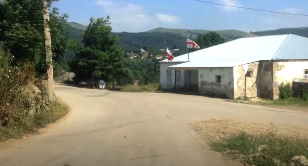 Въезда в Дманиси. Кадр видео 
Mishka Seferli  https://www.youtube.com/watch?v=yzgGpV7eJmo