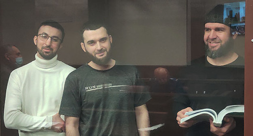 Кемал Тамбиев, Абдулмумин Гаджиев и Абубакар Ризванов (слева направо) в зале суда. Фото Константина Волгина для "Кавказского узла"
