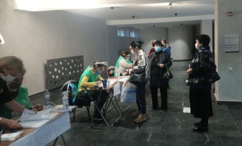 Процесс голосования на одном из избирательных участков в Грузии. 2 октября 2021 года. Фото Беслана Кмузова для "Кавказского узла"